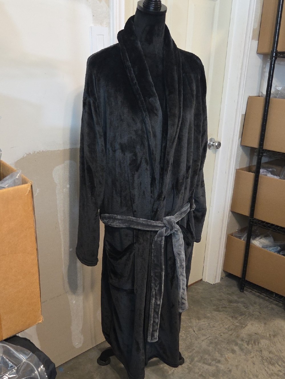 R.M.Ross Michaels Plush Black Long Fleece Bathrobe Luxery  Pockets LoungeWear